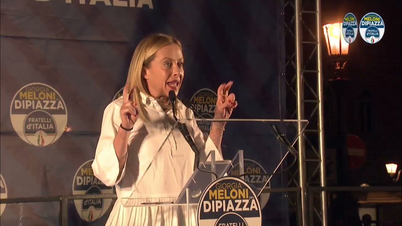Giorgia Meloni interviene a Trieste con la piazza piena di gente. Non perdetela!