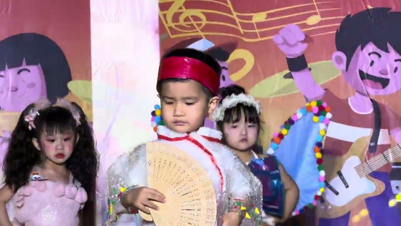 Tiết mục: Biểu diễn thời trang - Trường Mầm non Vành Khuyên
