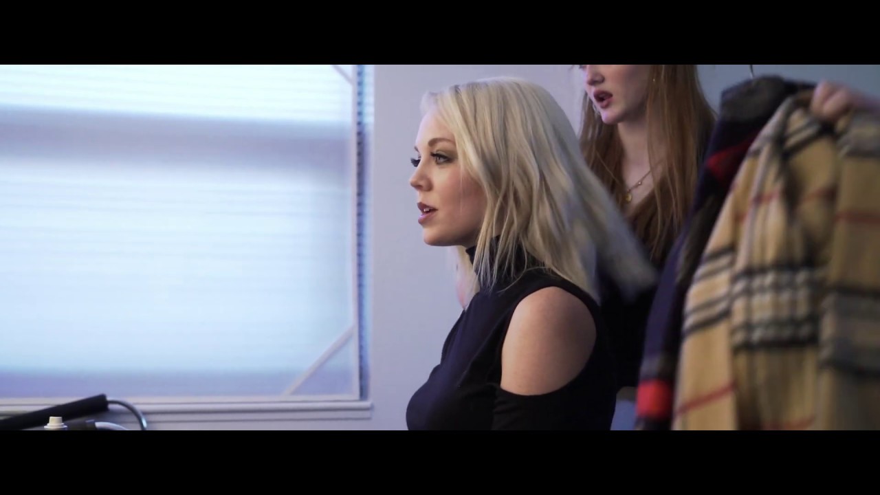 Feelin' Like Christmas by Sarah Reeves (Official Music Video)