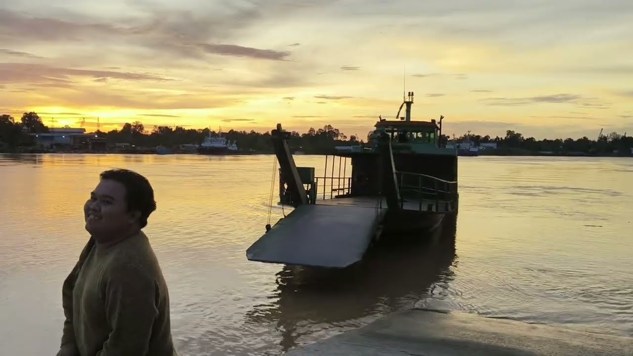 🛳️ 🌅 Sunset Ferry Ride to Pulau Babi! | Sibu Waterfront Family Adventure 🇲🇾 🚤✨