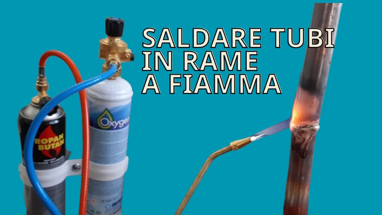 La Saldobrasatura Dei Tubi In Rame Con Cannello A Fiamma E Bacchette Di Argento