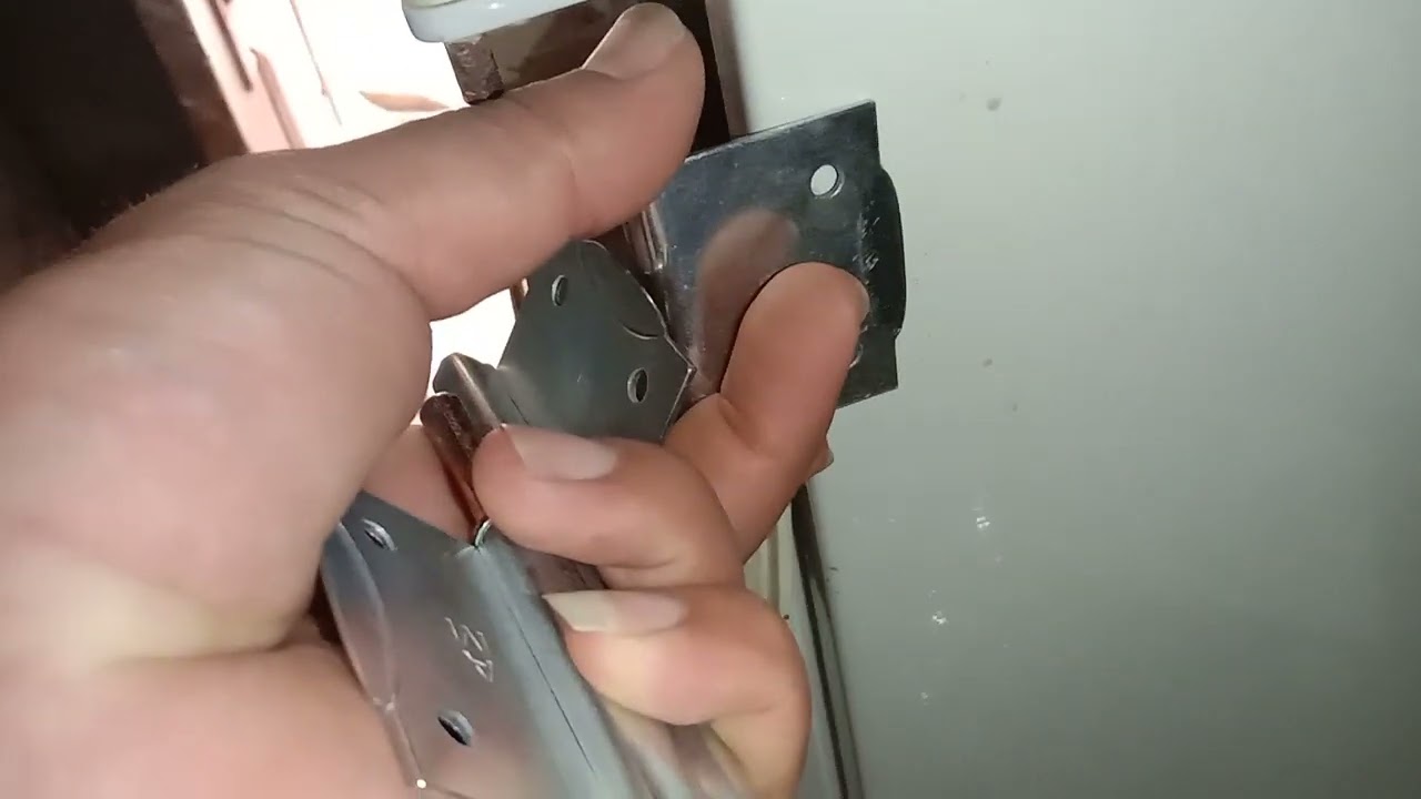 باب الثلاجة وقع وطريقه الحل.    01091760486