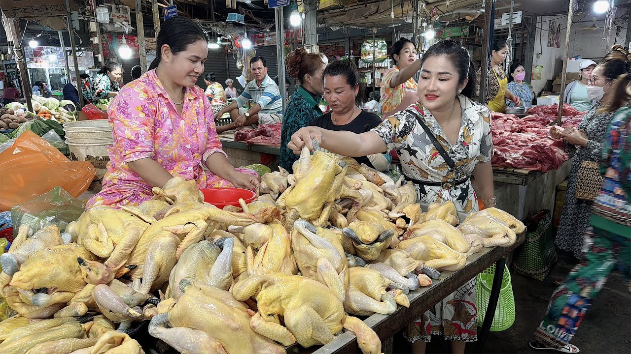 Market show: Busy market before Chinese New Year - Chicken curry cooking