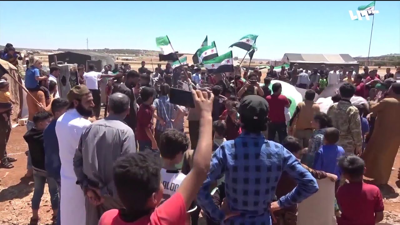 مظاهرة في مخيمات حربنوش بريف إدلب الشمالي تطالب بإسقاط الأسد