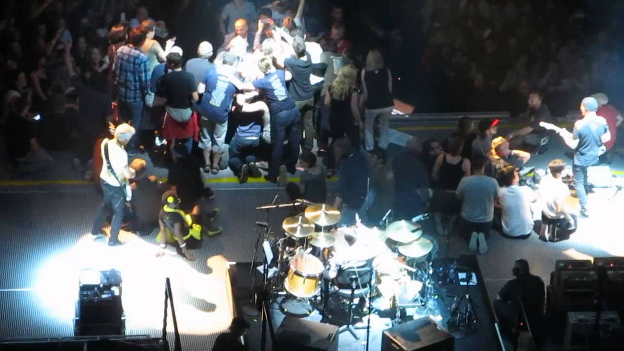 U2 - Where The Streets Have No Name + I Still Haven't Found What I'm Looking For - Montréal 2015