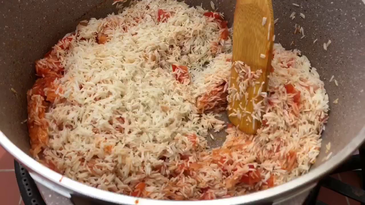 اسامه القصار  سمك بالتنور مشوي  ومع رز المطمطه وتحيه لأهل الزبير 👋👋