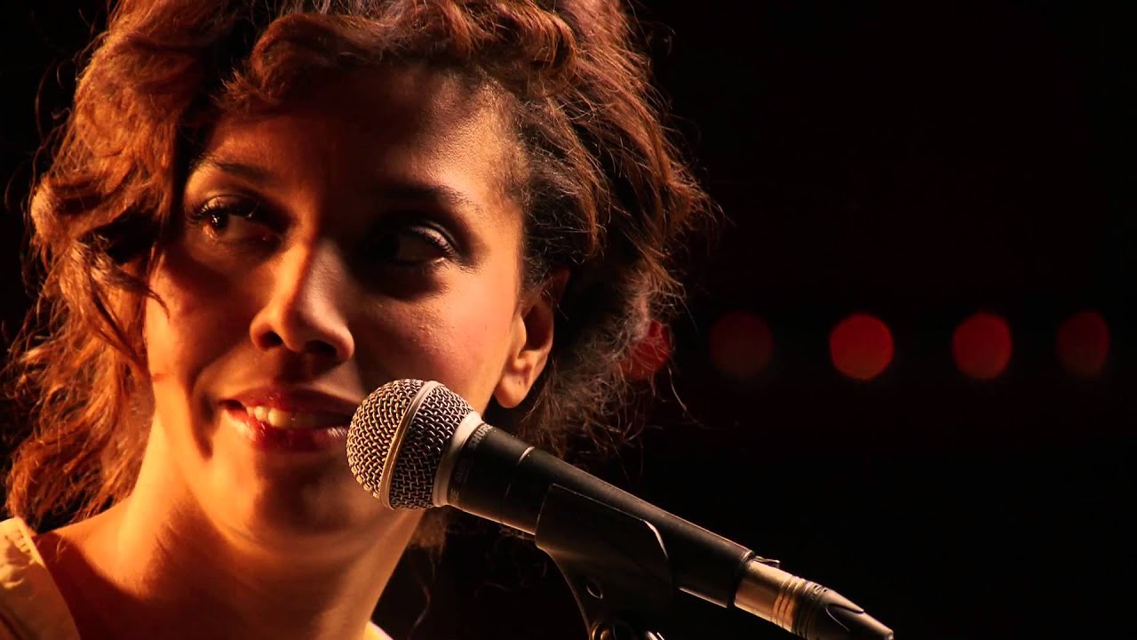 Chloe Charles - Le Ring -Live