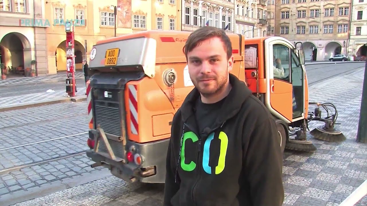 Těžká dřina: Nechutný úklid ulic: Sbírání výkalů na Hlavním nádraží