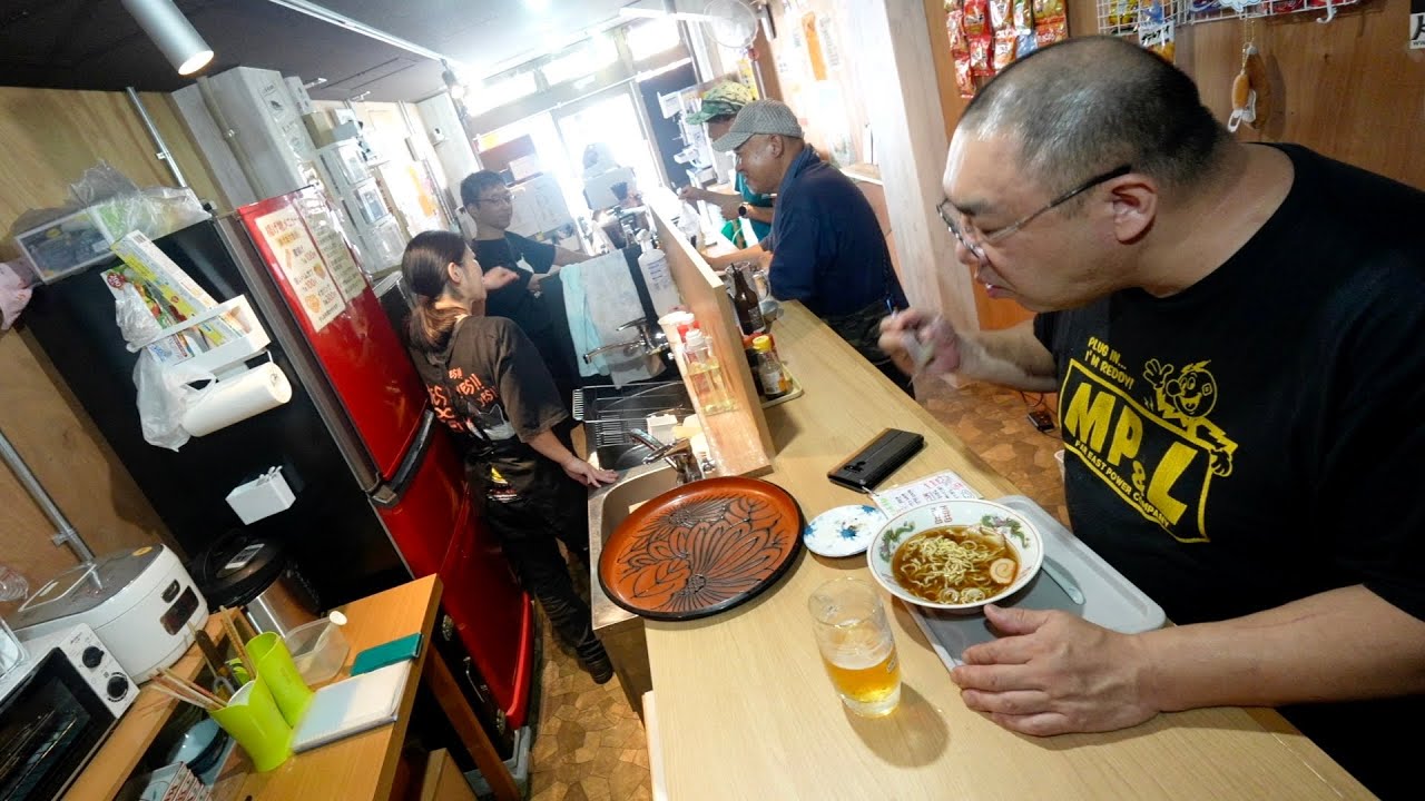 富山）突如現れた立ち食いラーメン！唐揚げハムカツは100円提供！夫婦で営む激安店に密着取材