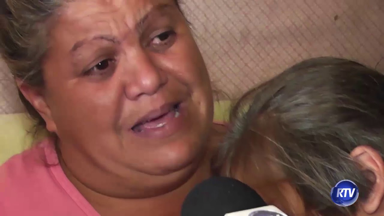 Linha Solidária: Menino oferece tênis em troca de comida