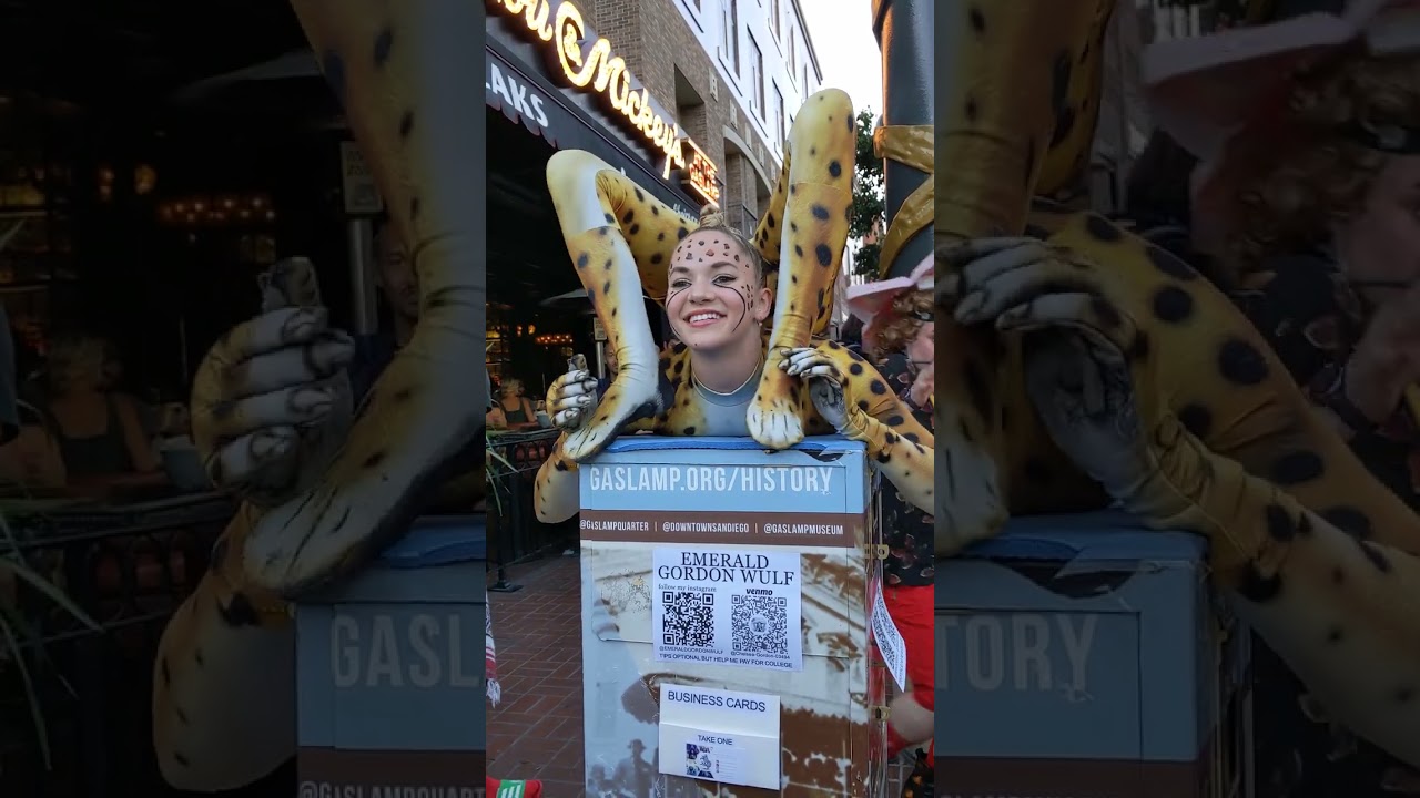 #sdcc #sdcc2023 #cosplay #contortionist #emeraldgordonwulf #cheetah