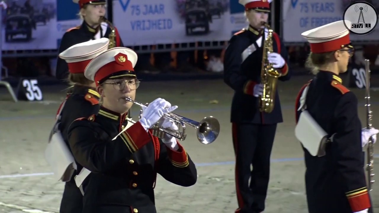 75 jaar bevrijding NL Taptoe Groesbeek Showband Juliana & Jong Pasveer (Deel 4)