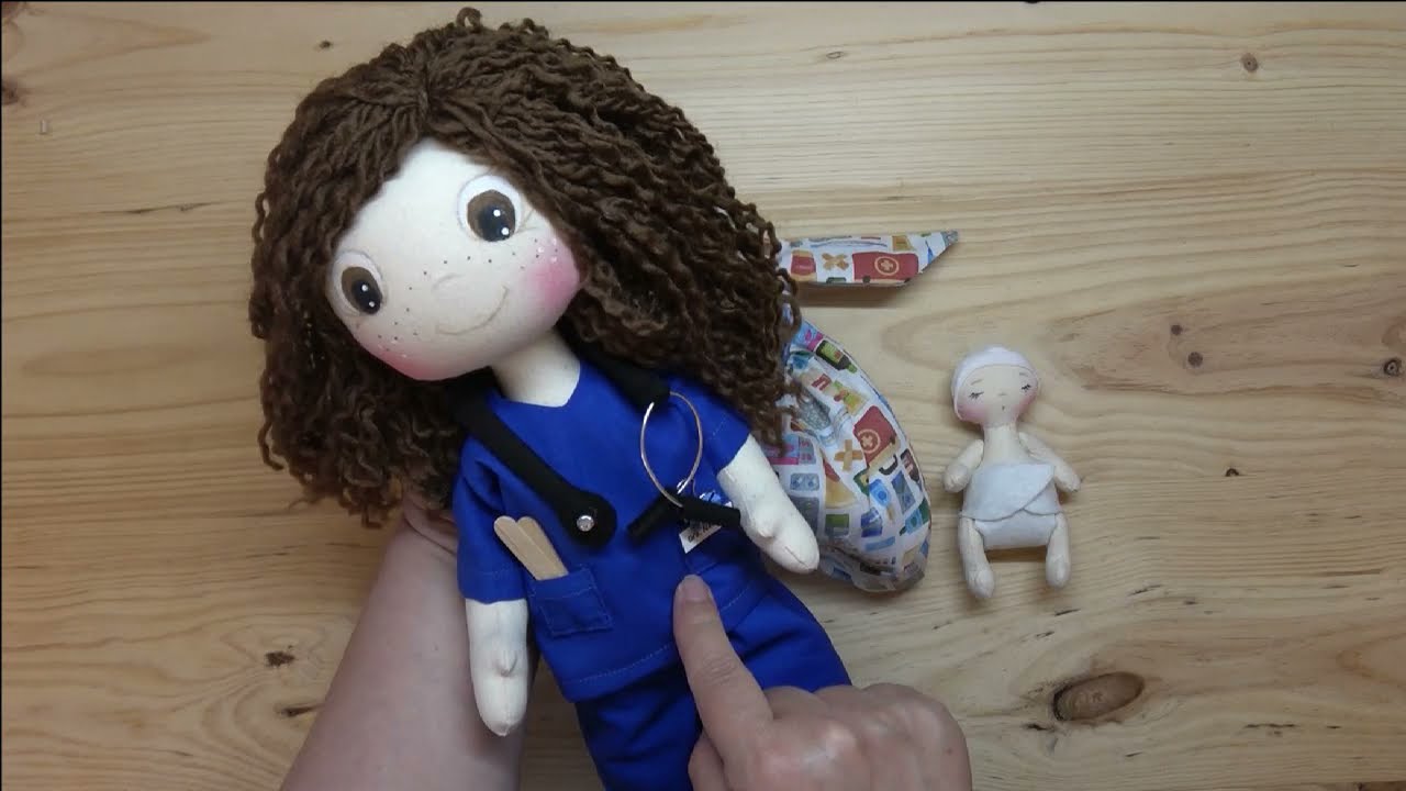 Muñeca de tela fácil Doctora Nekane Pijama de quirófano Patrones Gratis