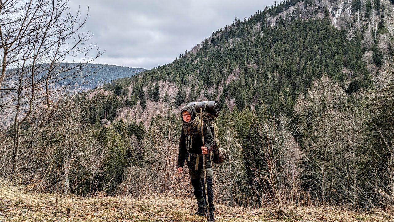 Übernachtung im Wald mit Militärausrüstung (22kg Gepäck) bei -7°C - Winter, Kälte, Biwak, Lagerfeuer