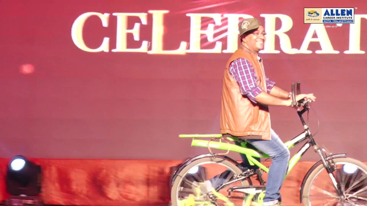JEE Advanced 2017 Victory Celebration : Breathtaking Fashion Show by ALLEN Faculties