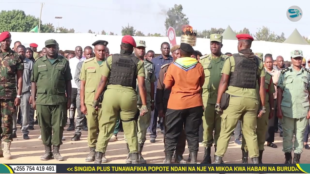 KIONGOZI WA MBIO ZA MWENGE AKIPOKEA RISALA YA UTII SINGIDA MJINI