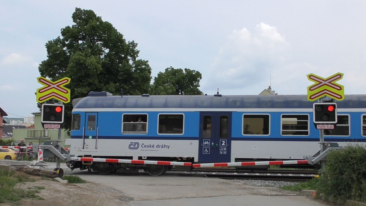 Železniční přejezd Brno - Starý Lískovec - 12.6.2021 / Czech railroad crossing