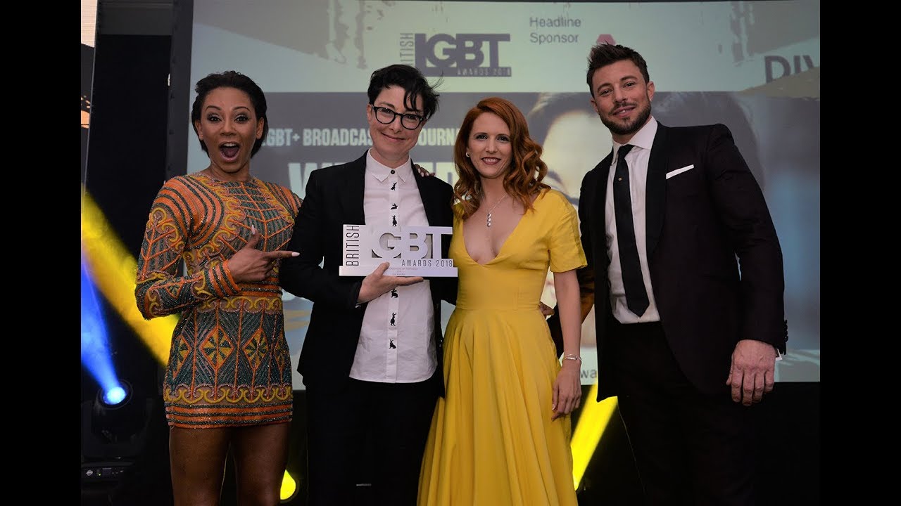Sue Perkins Dedicates Her Award To Her Dad & Girlfriend, Anna Richardson