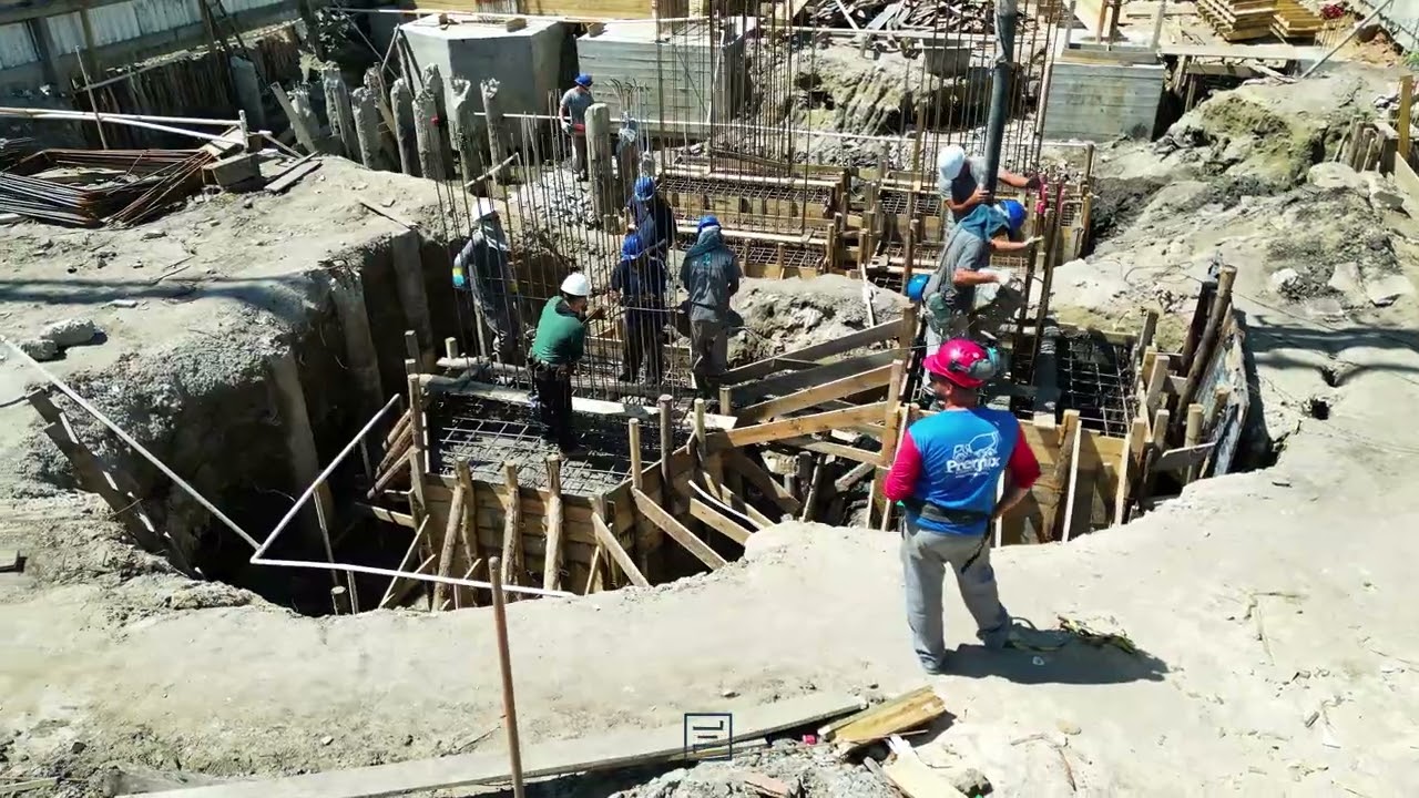 Maison Boulevard - Executando de blocos do coroamento e iniciando a etapa de vigas de baldrames