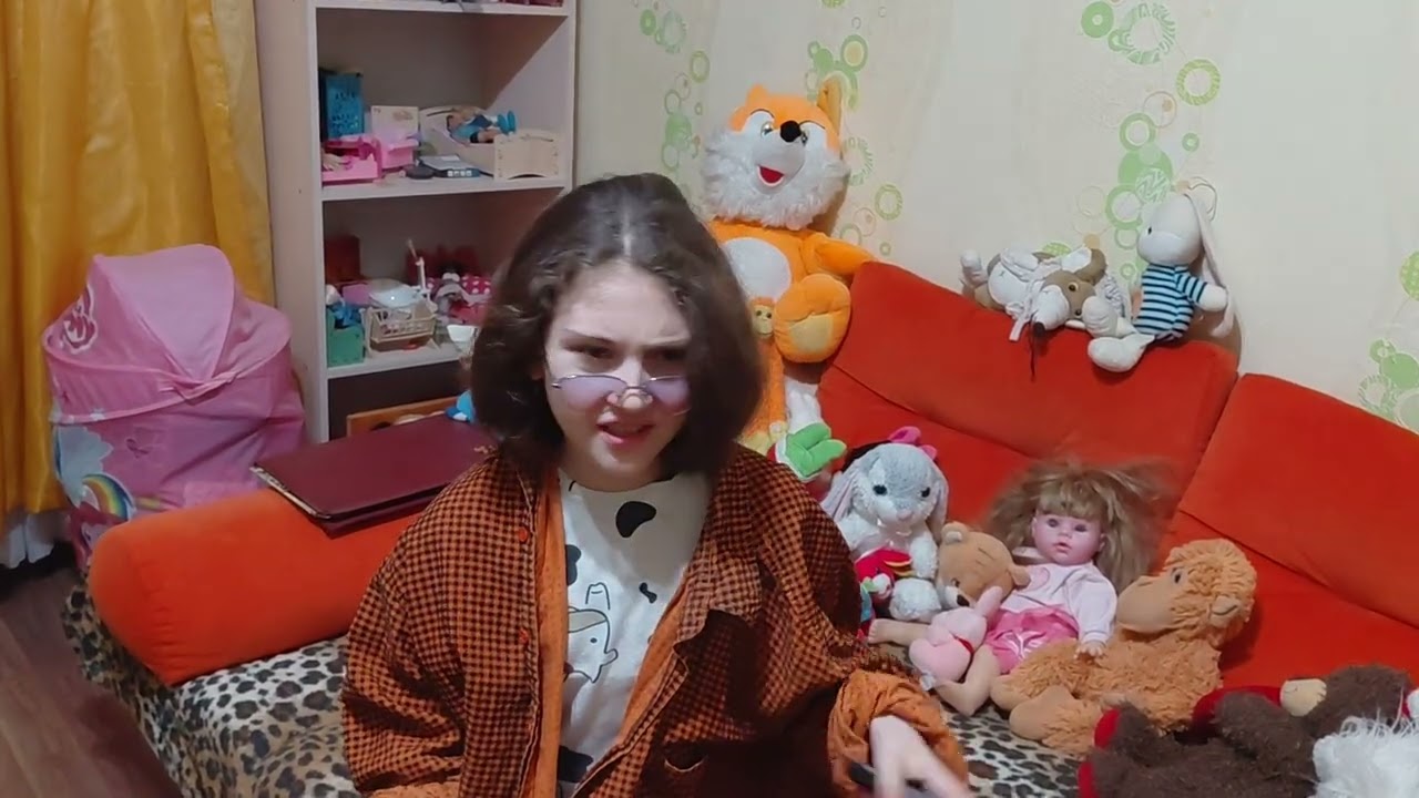 Почему  сестра такая !?