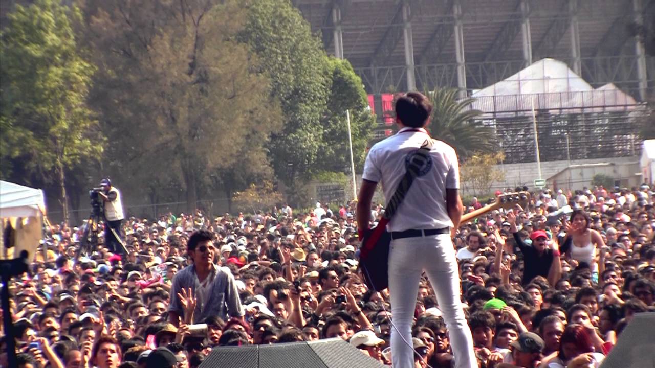 Hummersqueal - 200 Años Ft. Javier Blake (Vive Latino 2011)