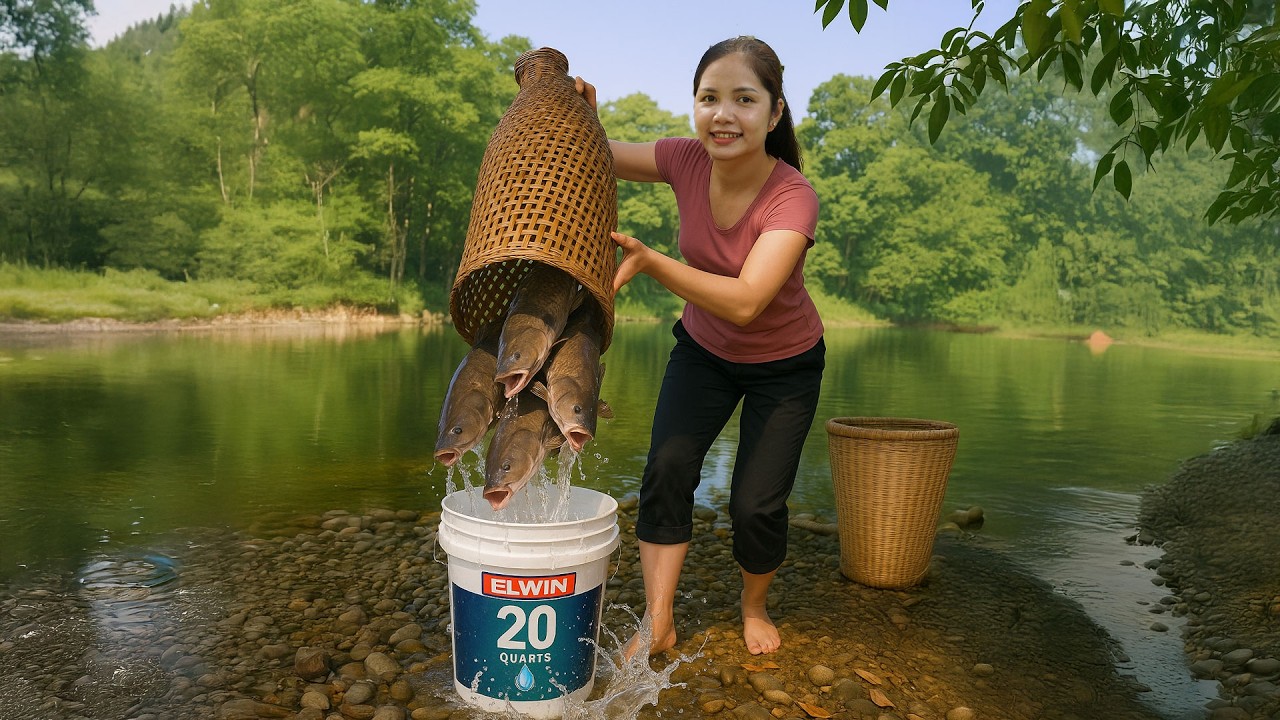 Harvesting Giant Catfish and Snails by Hand to Sell &ndash; Rural Survival by the River