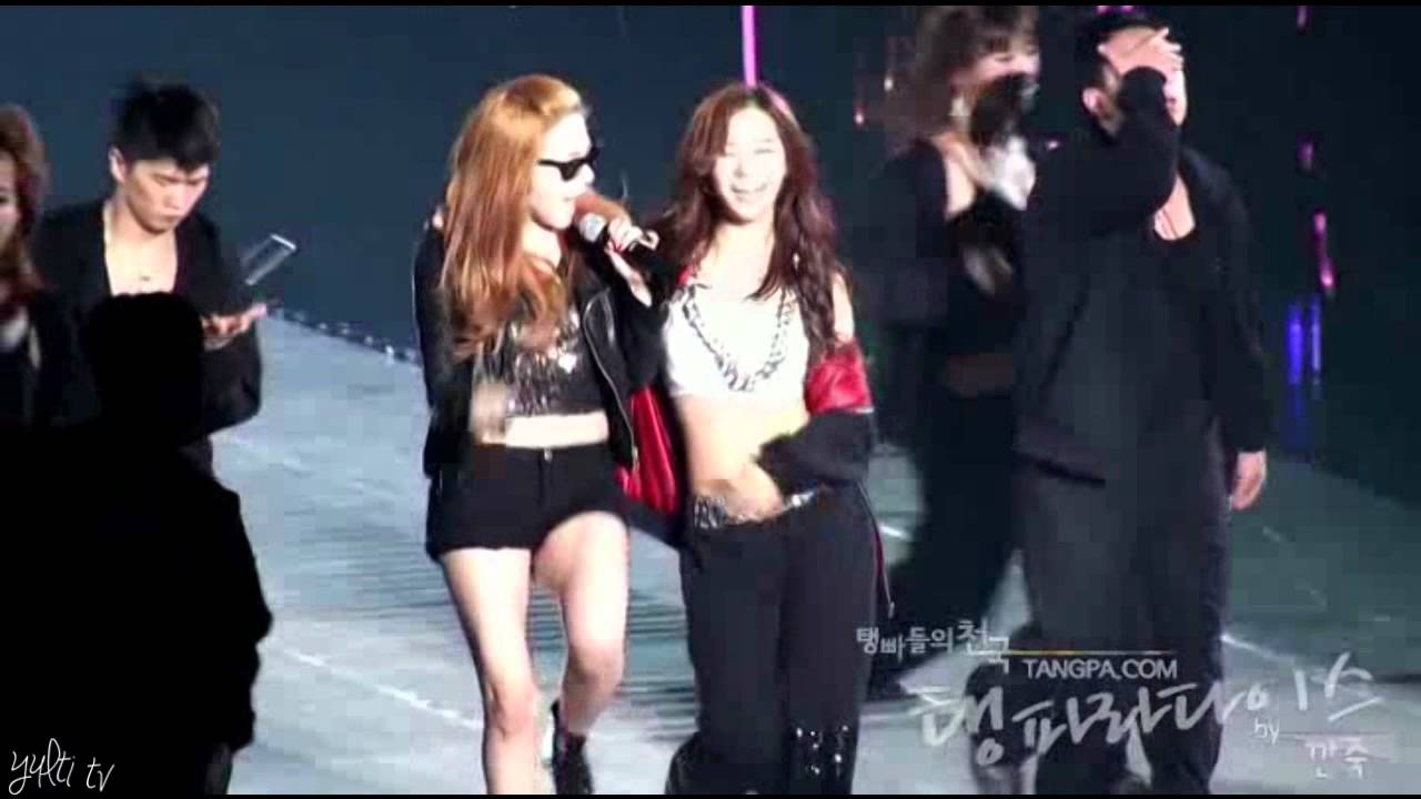 SNSD Kwon Yuri feat. Tiffany - 1, 2 Step (ITNW Taiwan Concert) Multi-angle