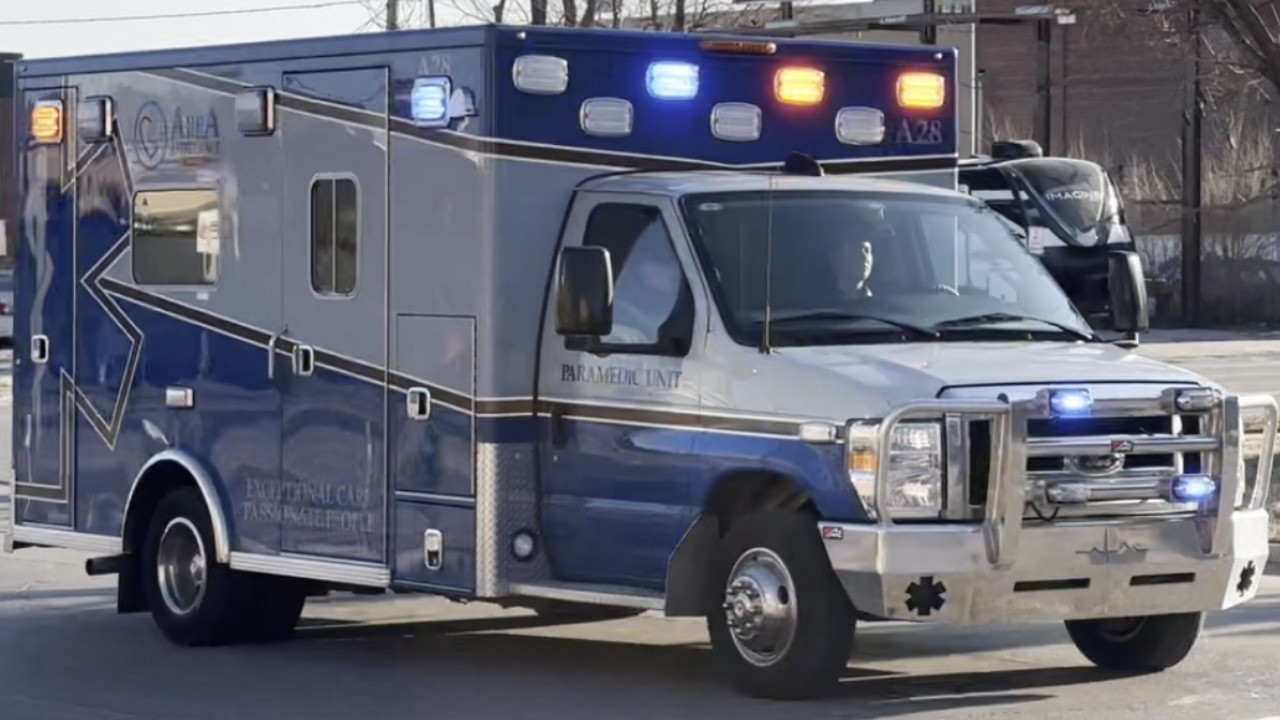 Area Ambulance New Adam 28 Responding & Cedar Rapids Fire Department Full House Response 2/8/2026