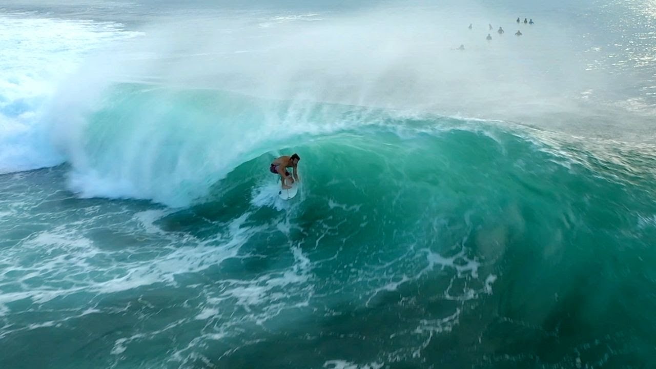 LOUPER SON VOL POUR SURFER LA MEILLEURE VAGUE DE SA VIE ! (surf padang padang)