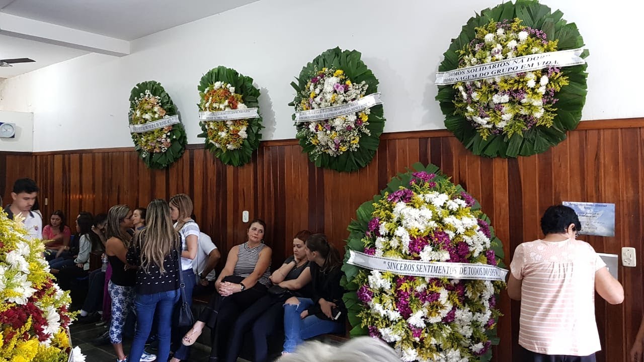 Corpo do modelo que morreu após desmaio em desfile é velado em Manhuaçu