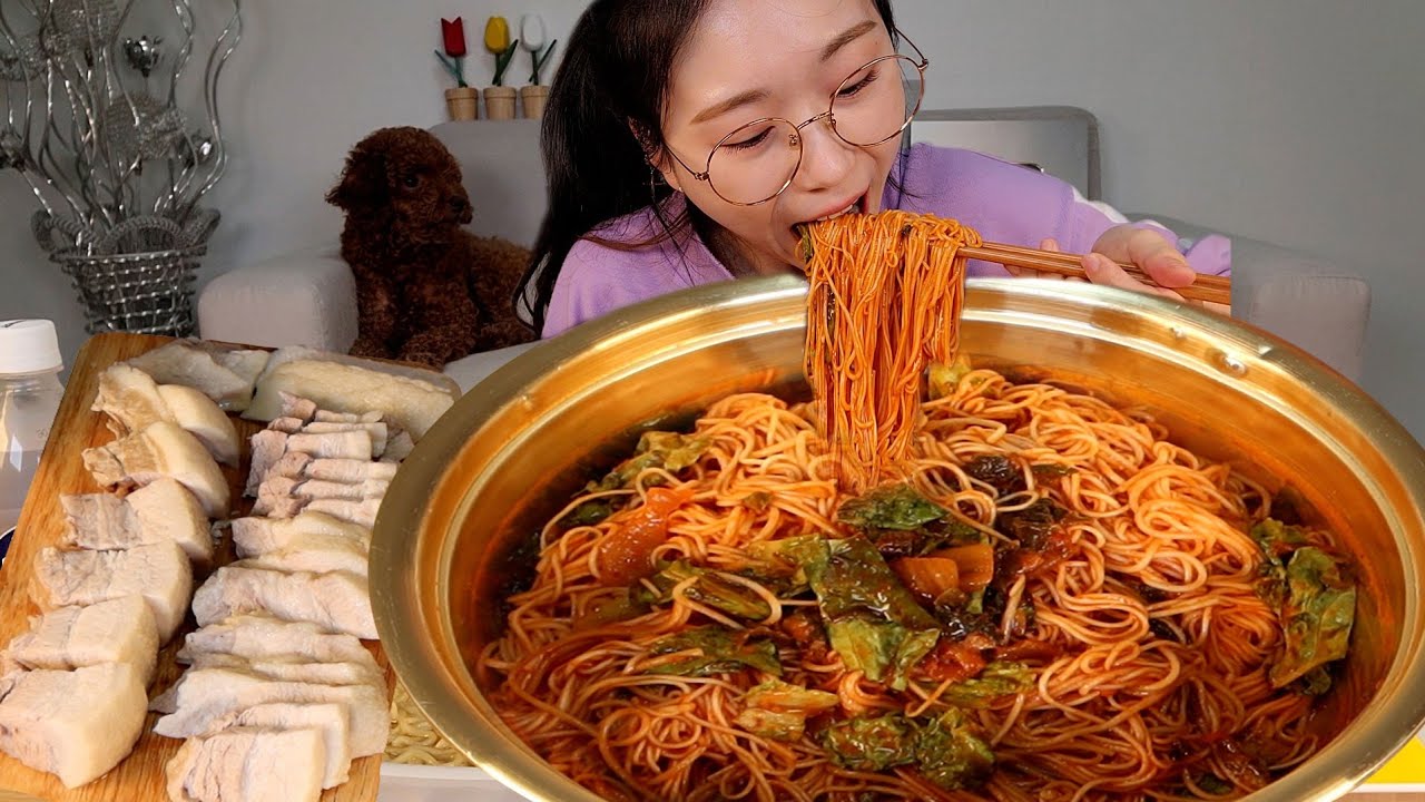 ASMR 저 지금 새벽에 비빔국수 만들어 먹어여!!! 직접만든 비빔국수 수육 먹방:) Spicy noodles Boiled pork Recipe Mukbang