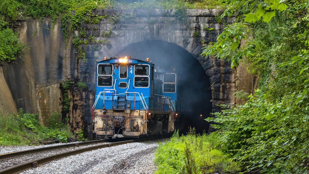 Roaring MP15s on the Union Railroad