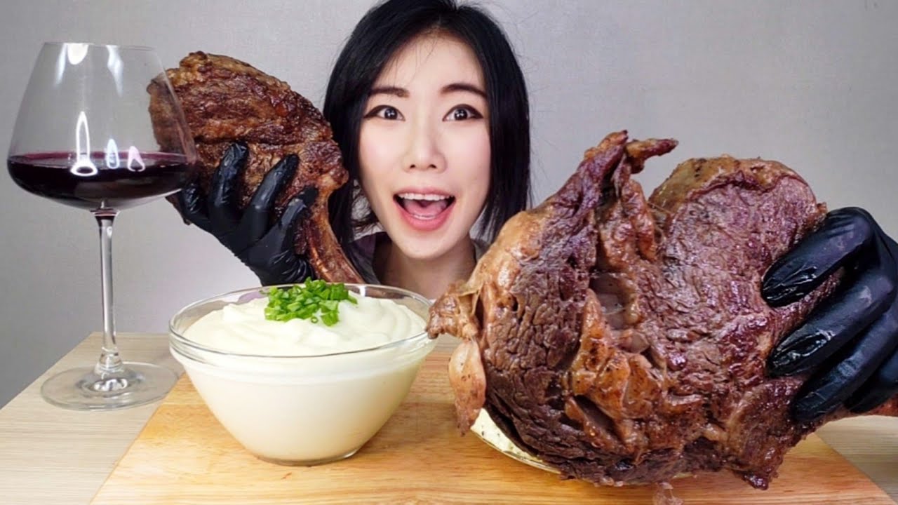 Eating 2 Kilos of Tomahawk Steak! [ASMR Mukbang] 스테이크 먹방