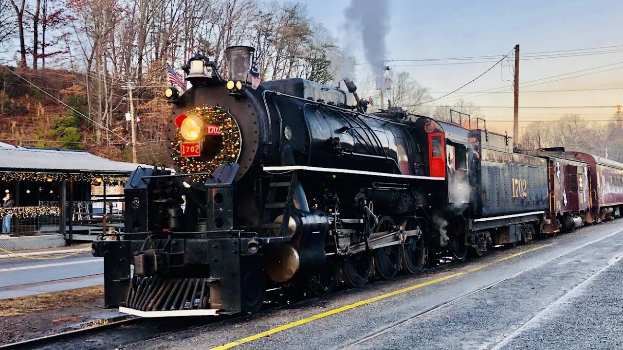 Great Smoky Mountains Railroad: #1702 Polar Express 12-31-2022