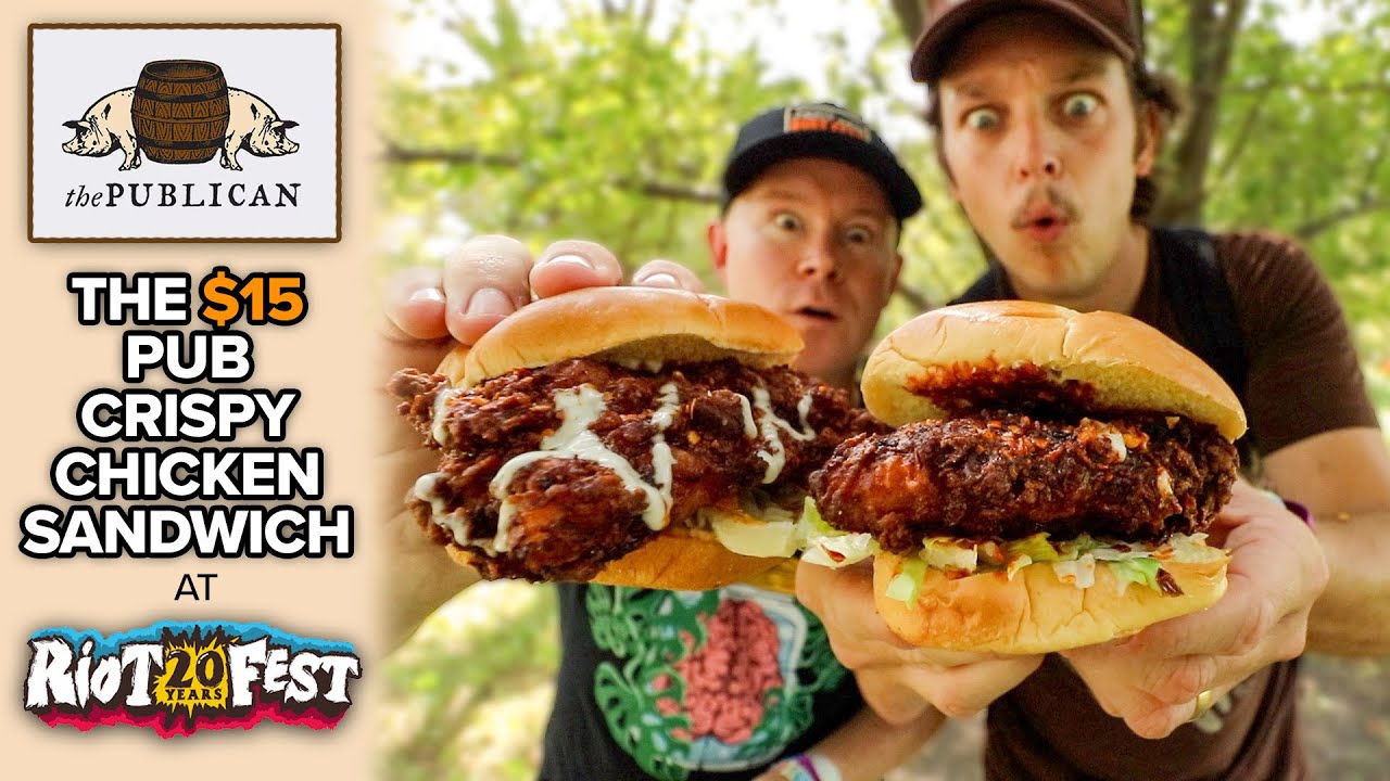 Мы съели сэндвич с хрустящей курицей чили от The Publican на фестивале Riot Fest