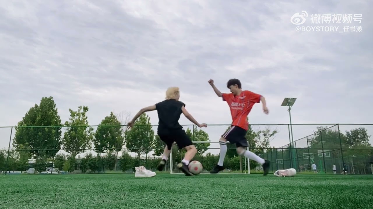 Mingrui & Shuyang playing football 🐶🐑⚽️ | #boystory
