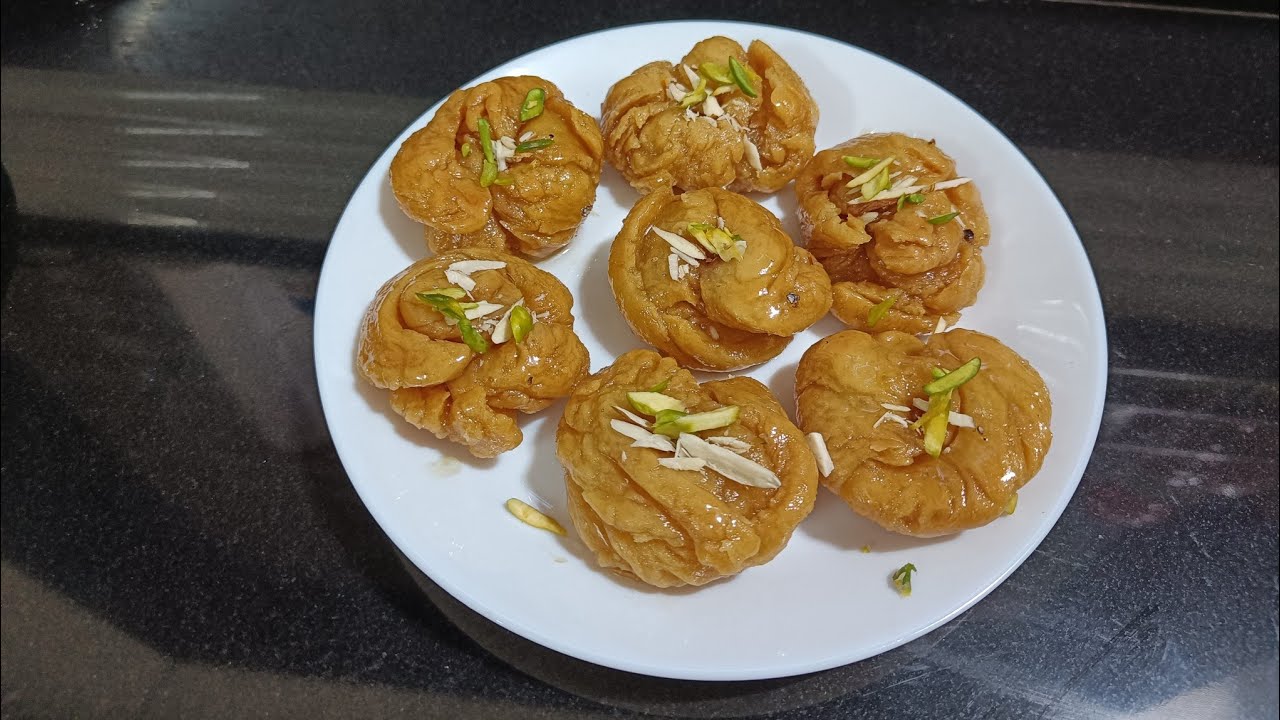दही किंवा सोडा न वापरता भरपूर लेअर्स असलेली बालुशाही#food #youtube #@jayuskitchen1093 