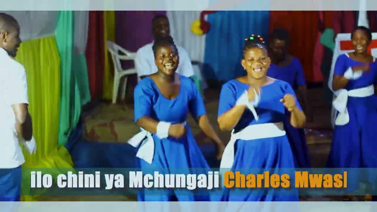 Parapanda Kwaya wakiimba wimbo Sisi ni Jeshi
