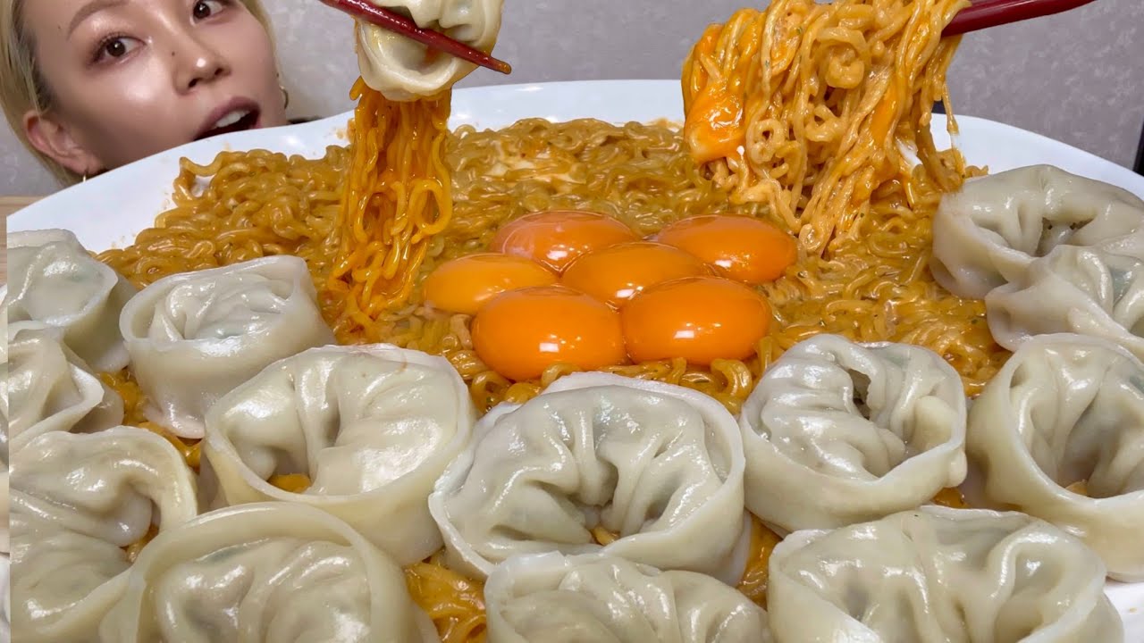 【辛ラーメン話題のトゥムバ×韓国餃子】ASMR 日本語字幕
