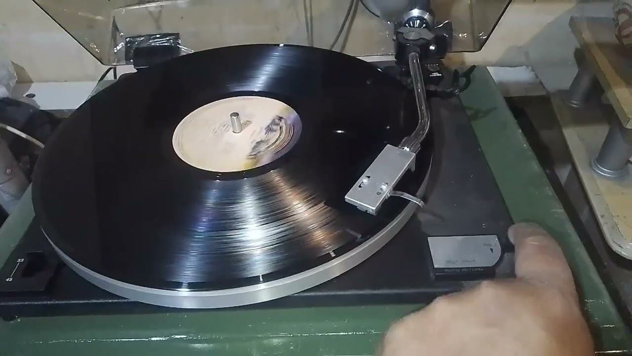 Equipo de audio.Sintoamplificador Silver.Bandeja pua magnética. Parlantes Elliot. Funciona todo.