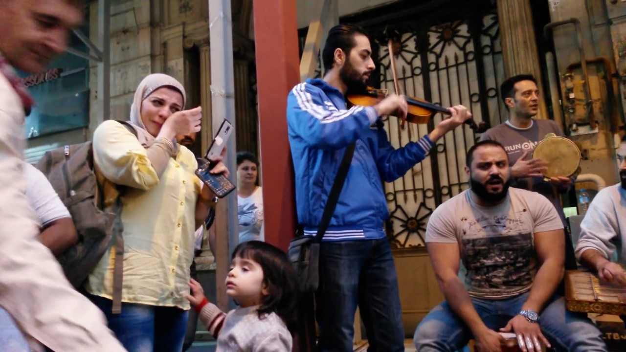 Arapça ezgiler kadını gözyaşlarına boğdu 