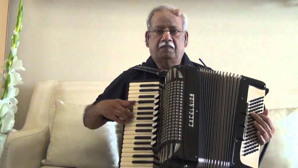 SHESHADRI SINGS TERE BIN SAWAN  KAISE BEETA THROUGH HIS ACCORDION