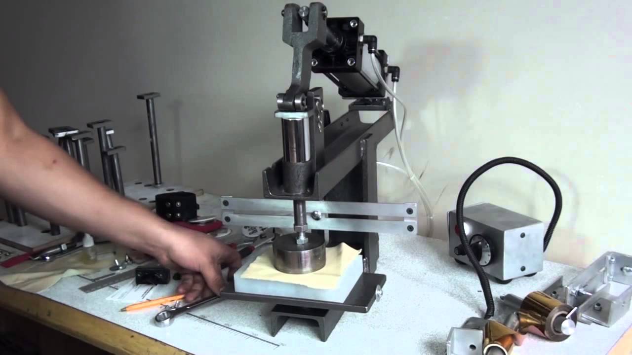 COMO SUAJAR, CORTAR, REMACHAR  Y OJILLAR CON MAQUINA JC10N