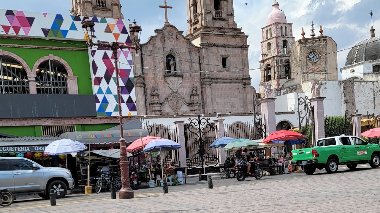 Caminando por CUERAMARO en el MERCADO y la PLAZA 2025