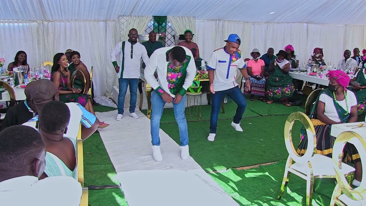Gondi Boy - The Best Programme Director Dancing