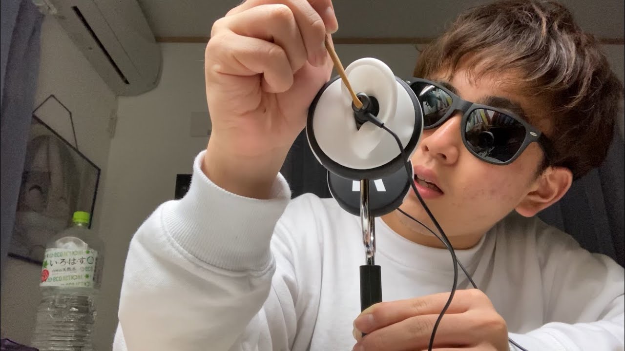 [音フェチ動画ASMR]新しいバイノーラルマイクで囁きカリカリ耳かき