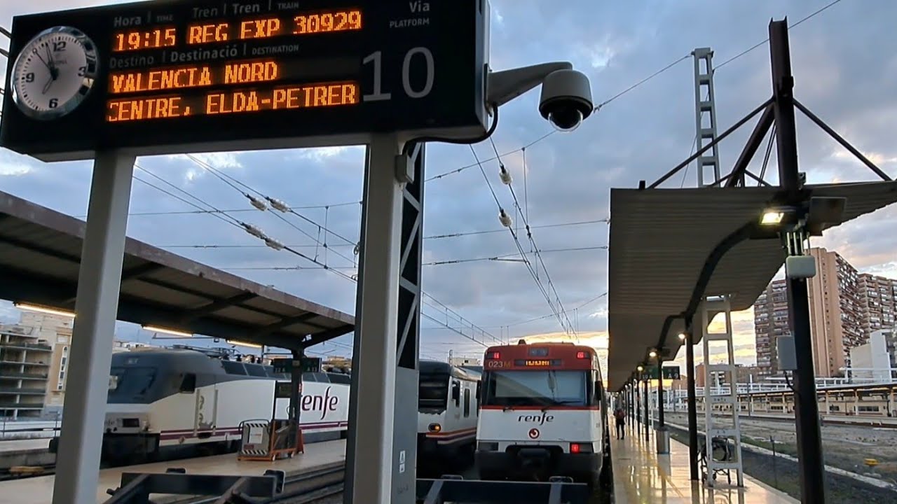 Doble 447 en Alicante con destino Valencia Nord - RENFE Regional Express