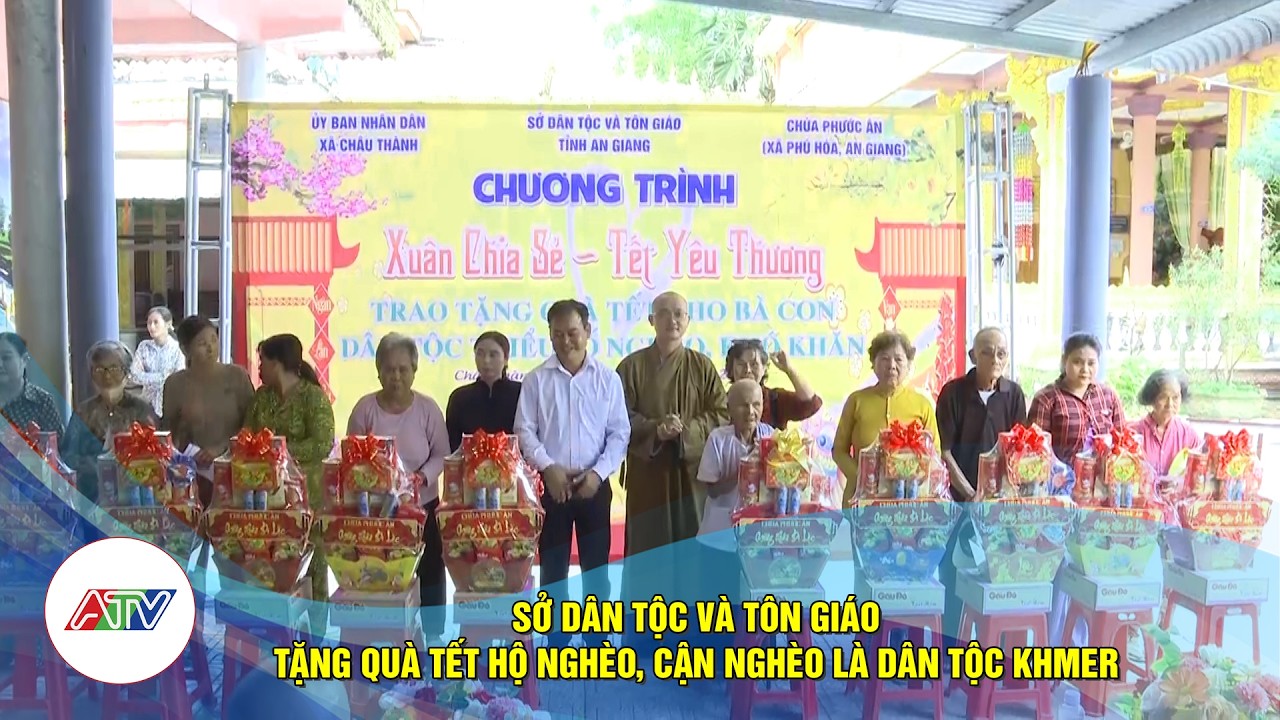 មន្ទីរជនជាតិនិងសាសនាខេត្តអានយ៉ាងចែកអំណោយបុណ្យតេតជូនបងប្អូនជនរួមជាតិខ្មែរជាគ្រួសារក្រក្បែរក្រក្នុងឃុំ