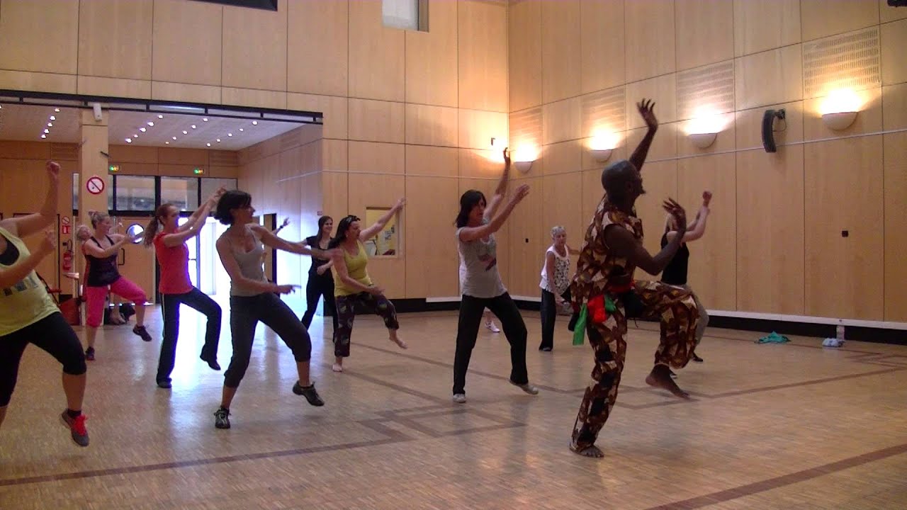 Danse africaine,Pépin Ngayaba à la danse,Myriam Ali et Laurent Hoarau à la percu,Echauffement...