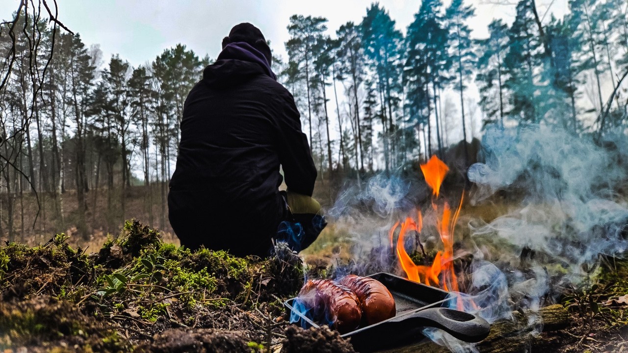 SPACER PO LESIE I KIEŁBASA Z OGNISKA | NATURA | ASMR #asmr  #bushcraft